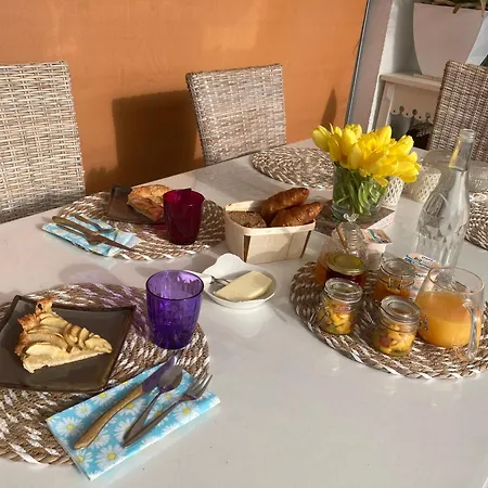 Charmante Dependance Bed & Breakfast