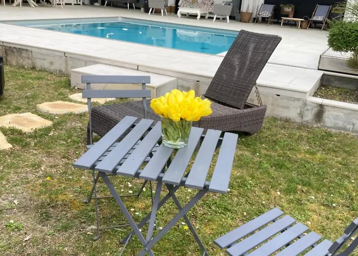 B&B Charmante Dependance 아레즈